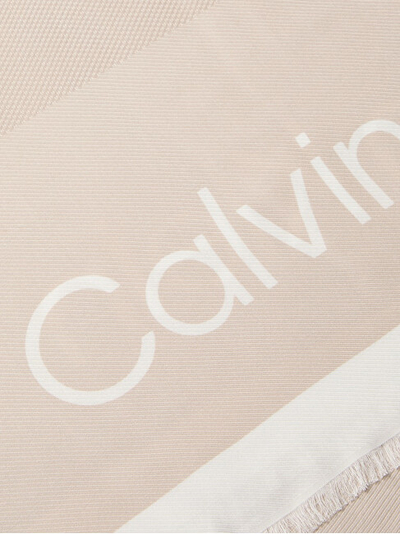 Shall për femra Calvin Klein, e kremtë