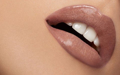 Buzëkuq Pupa Miss Pupa 110 Nude Vibes, efekt me shkëlqim, SPF 15, nude