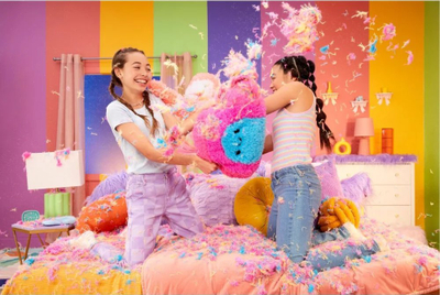 Lodër pelushi Fluffie Stuffiez Pillow Fight Rainbow, super e butë, me ndërveprim, shumëngjyrëshe