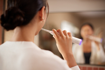 Furçë elektrike dhëmbësh Philips Sonicare 6500 HX7410/02, 3 nivele intensiteti, modalitet Sensitive, e bardhë