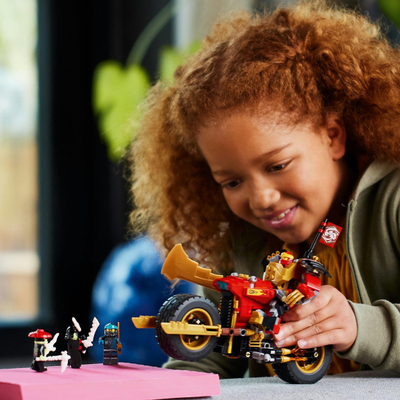 Set LEGO Ninjago Kai’s Mech Rider EVO 71783, figurina ninja, motoçikletë luftarake, shumëngjyrësh