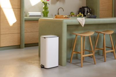 Kosh plehrash Brabantia me pedale, 30L, katror, i bardhë
