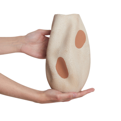 Vazo dekorative Beliani BATOIDEA, stoneware, 25 cm, bezhë e çelët