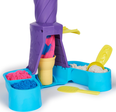 Set loje me rërë Kinetic Sand Soft Serve Station, kreativ, shumëngjyrësh