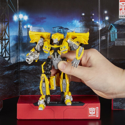 Figurë Transformers Hasbro Generations Deluxe Arcee, 14 cm, me gjoja, e verdhë