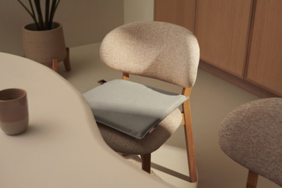 Jastëk ngrohës Duux Heated Seat Pad, 40x40cm, memory foam me bateri, gri