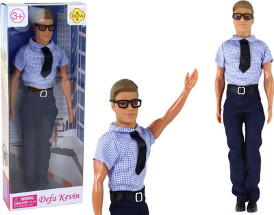 Kukull Kevin Leantoys, me syze, me këmishë kaltërosh, me pantallona blu të errëta