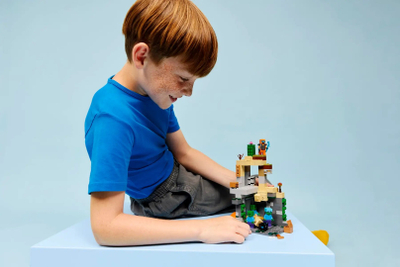 Set lodrash LEGO Minecraft Zombie Dungeon 21587, me figurina, shumëngjyrësh