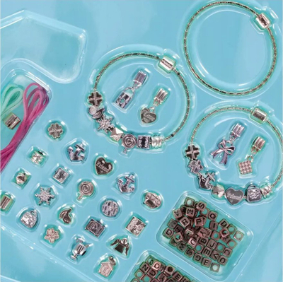 Set kreativ për byzylykë MEGA CREATIVE 545377, me varëse, për fëmijë 5+