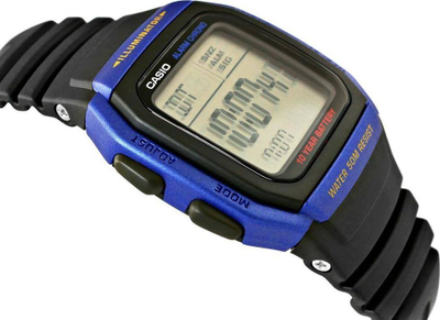 Orë sportive dixhitale Casio W-96H-2AVDF, që s’i ha ujë, me ekran dixhital, e zezë