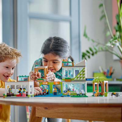 Set LEGO City Pallat me Apartamente 60365, 1000 copa, 4 kate, shumëngjyrësh