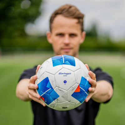 Top futbolli Molten Vantaggio F5N4900, nr. 5, FIFA Quality Pro, bardh e blu