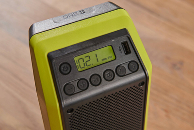 Radio portabël Ryobi 18V ONE+, me Bluetooth, AM/FM, pa bateri