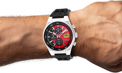 Orë dore për meshkuj Invicta Racing Quartz 47739, e zezë