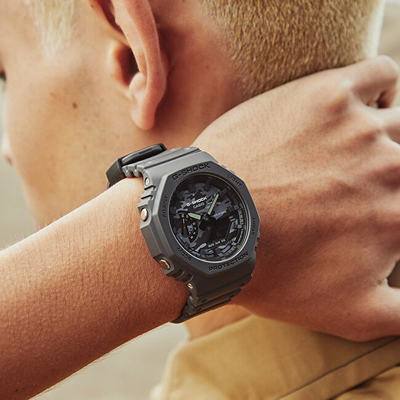Orë dore për meshkuj Casio G-Shock Original Carbon Core Guard GA-2100CA-8AER (619), e zezë