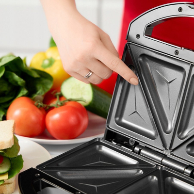 Tostier sanduiçi MPM MOP-50M, 750W, sipërfaqe jo ngjitëse, i zi