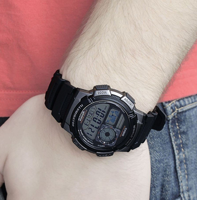 Orë për meshkuj Casio, e zezë