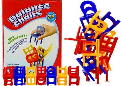 Loja me karrige “Falling Chairs”, ndërtim kulle, shumëngjyrëshe