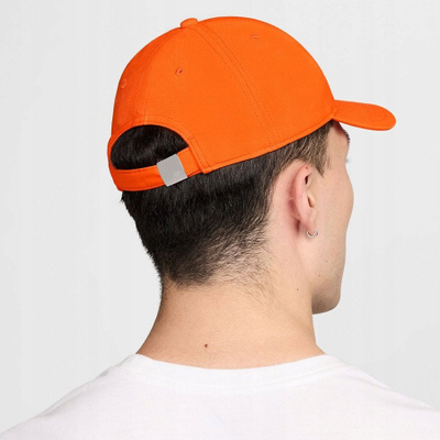 Kapele Nike Club Structured FB5371-819, metal logo, e kuqe