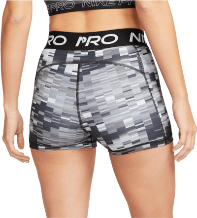 Shorts sportivë për femra Nike Dri FIT Allover Print, material Dri FIT, model i ngushtë, shumëngjyrëshe