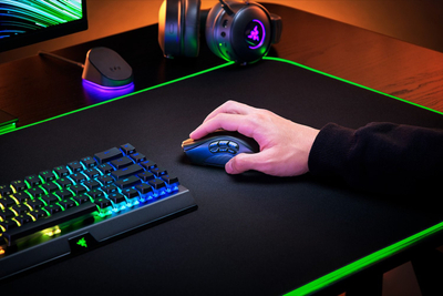 Гејминг глушец Razer Naga V2 Pro, безжичен, RGB, црн