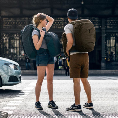 Çantë shpine udhëtimi Thule Landmark 60L, me daypack 20L, për goca, blu e errët