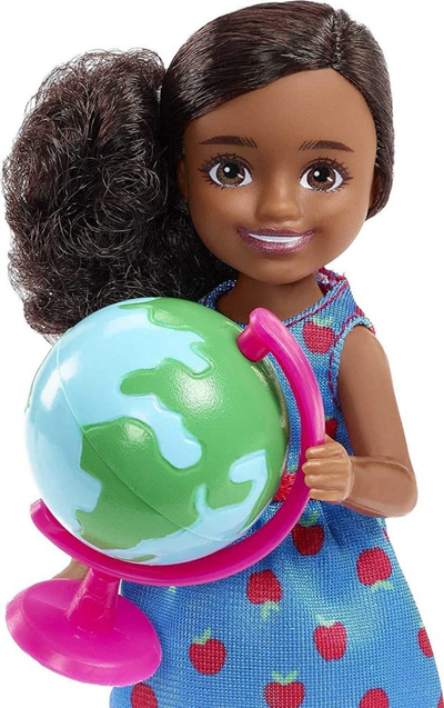 Set lodër Barbie Chelsea Can Be Teacher, kukull 15 cm, aksesorë klase, shumëngjyrësh