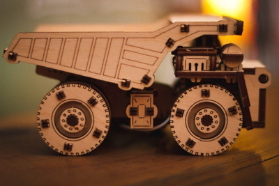 Set druri 3D EWA Eco-Wood-Art Mini Belaz, model kamion ndërtimi, montim pa ngjitës, dru natyral