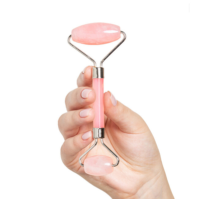 Roller masazhues për fytyrë PlumBeauty (Rose Quartz Facial Roller)