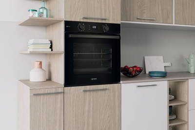 Furrë inkaso Indesit IO K58HS B, 71L, klasa A+, e zezë