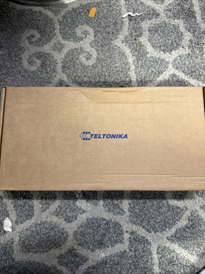 Ruter industrial Teltonika RUTX11, 4G LTE Dual SIM, Wi-Fi 300 Mbps, i bardhë