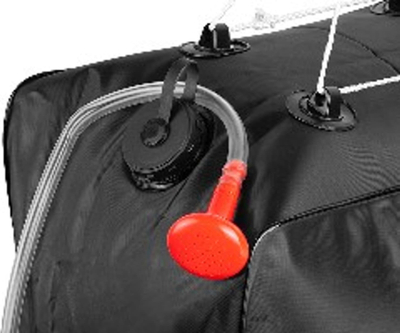 Dush kampingu GRAVITY Tourist Shower 40L, me pompë, i zi