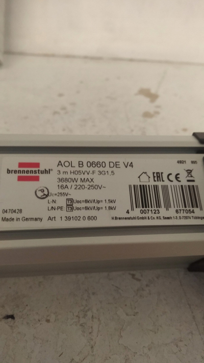 Shirit elektrik Brennenstuhl Alu-Office-Line, me 6 dalje, me mbrojtje nga mbingarkesa, i zi