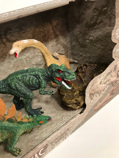 Set lodrash me 3 dinozaurë, figura plastike, me shumë ngjyra