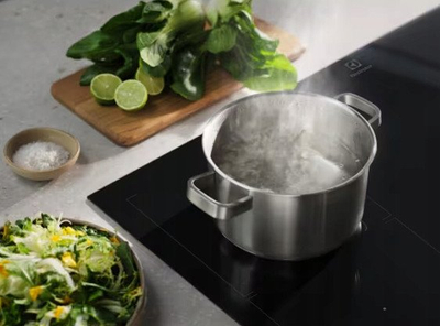 Plitë me induksion Electrolux EIS87453IZ, 4 zona gatimi, funksion PowerBoost, e zezë