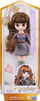 Kukull Spin Master Wizarding World Hermione, 20.5 cm, për kalamaj 5+, me shkop magjik