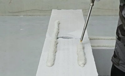 Shkumë ngjitëse për muraturë Tytan 870ml, për punime profesionale, gri