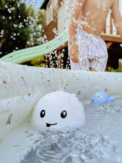 Lodër për banjo Woopie Whale Fountain, me LED, me shatërvan uji, e bardhë