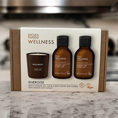 Set dhurate Baylis &amp; Harding Wellness Energise, xhel dushi dhe krem trupi, erë xhenxhefili, limoni dhe borziloku