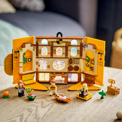 Set lodrash LEGO Harry Potter Hufflepuff House Banner 76412, skenë ndërtuese, 9+, shumëngjyrësh