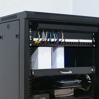 Panel patch RACK Qoltec 19", 24 porta UTP, 1U, i zi