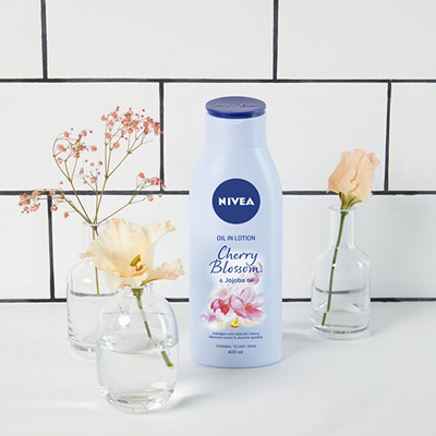Hidratues trupi me qumësht Cherry Blossom Nivea 200 ml