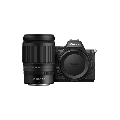 Nikon Z5 II me 24-200mm F/4-6.3