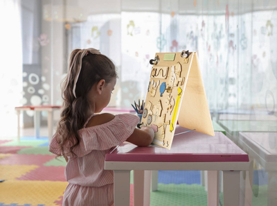 Lodër Montessori Sensory Farm, bord druri për me manipulu, tabelë shkumësi, shumëngjyrëshe
