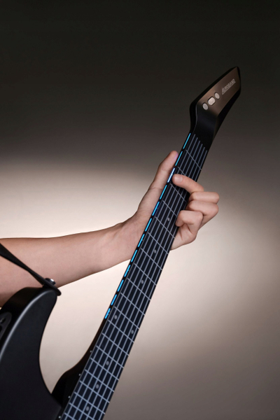Kitara smart AeroBand Guitar, digjitale, me çantë, e zezë