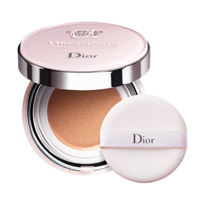 Krem pudër Dior Dreamskin Moist & Perfect Cushion SPF 50, 025 Soft Beige