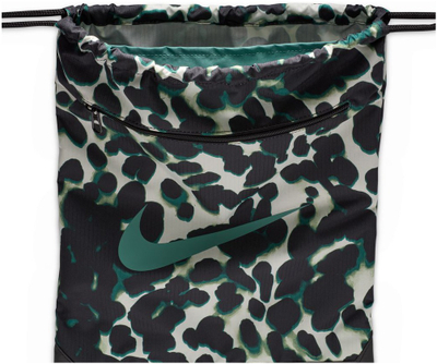 Çantë shpine Nike Brasilia, 18L, me mbyllje me lidhëse, e zezë