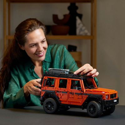 Set ndërtimi LEGO Technic Mercedes Benz G 500 Professional Line 42177, 2891 copa, model off road, portokalli