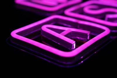 PREYON LED Гејминг Неонско Ѕидно Светло, WASD Purple