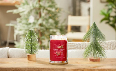 Qiri aromatik Yankee Candle Sparkling Cinnamon, 567g, 2 fitila, i kuq
